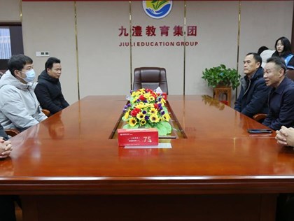 县教育局局长石龙慰问九澧困难教师